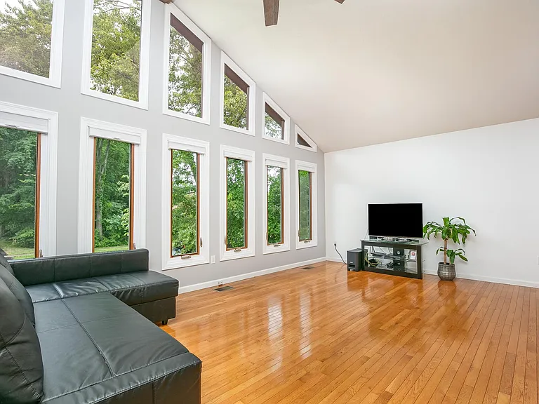 80 Lancaster Dr — Photo 6
