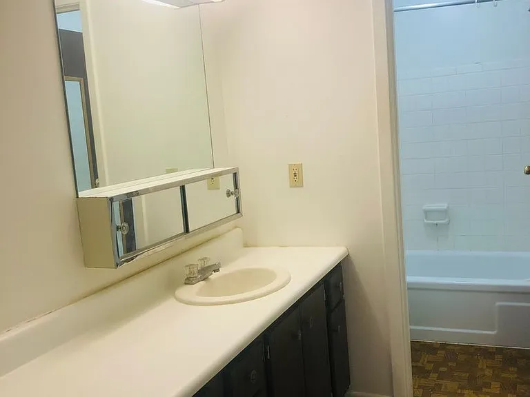 2028 Summit St — Photo 3