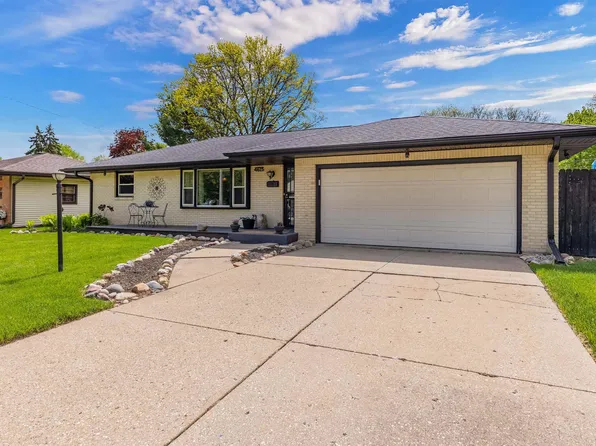 4615 Newcastle Rd, Rockford, IL 61108