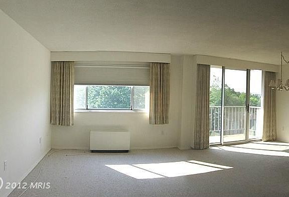 3rd image of 2059 Huntington Ave APT 812