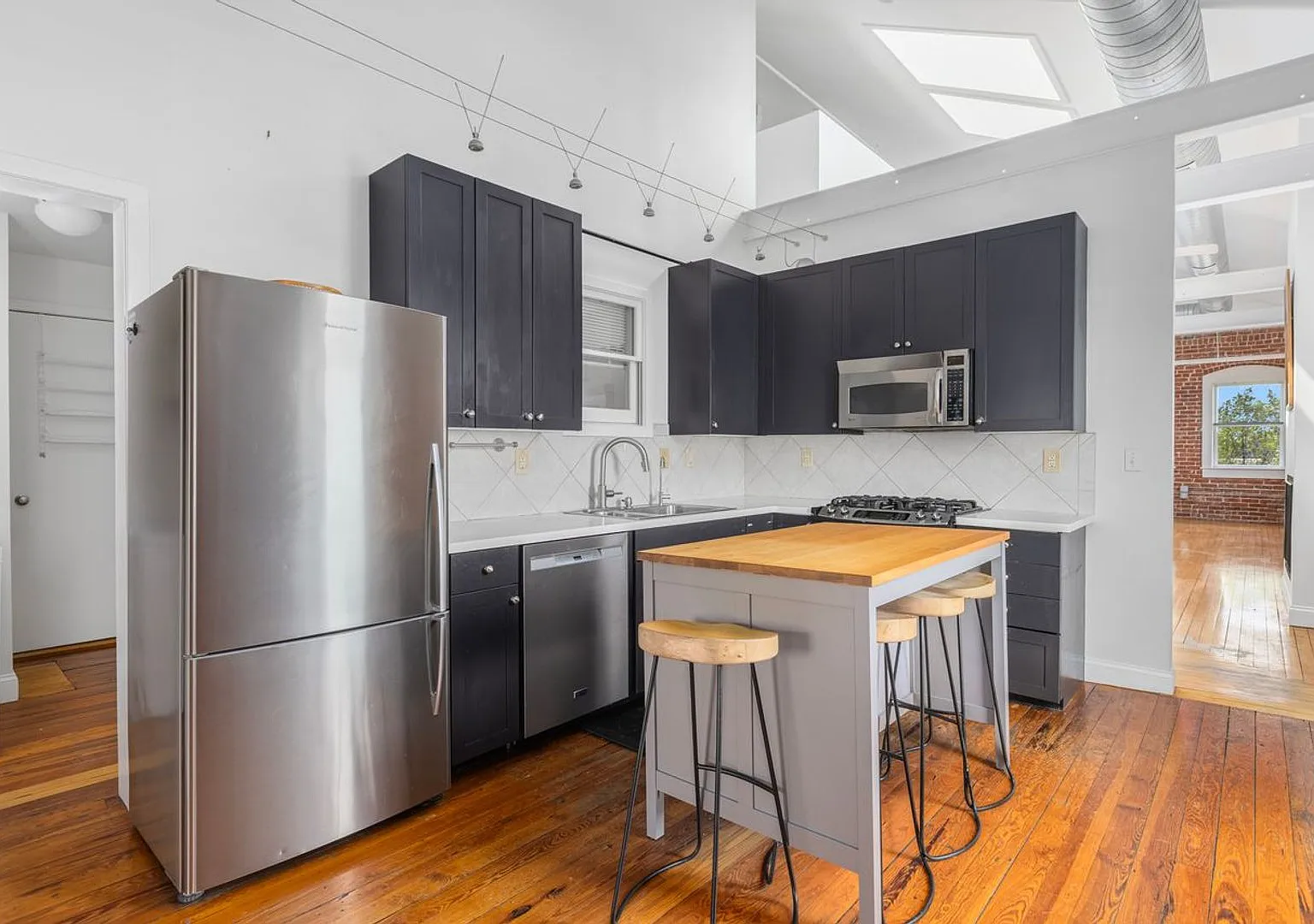 755 Lofts — Photo 4