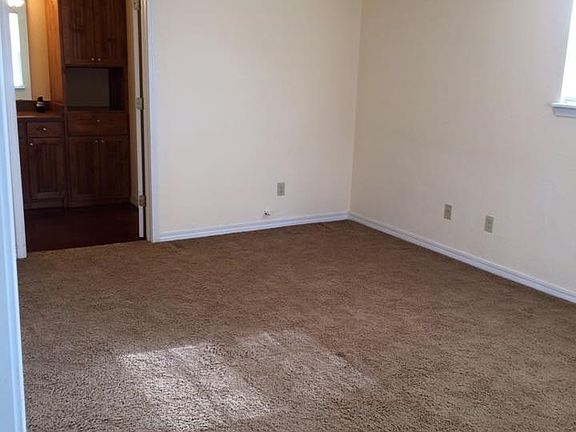 Bedroom measurements 17ft x 11.4ft