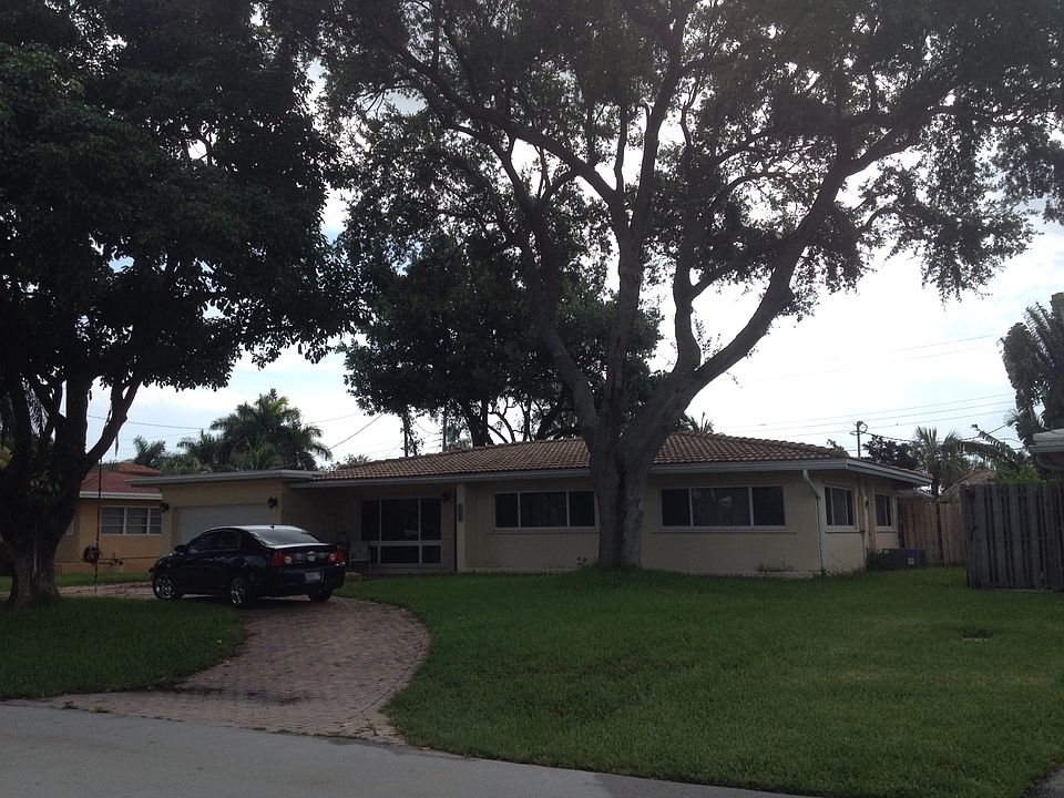 2nd image of 1300 SE 6th Ter