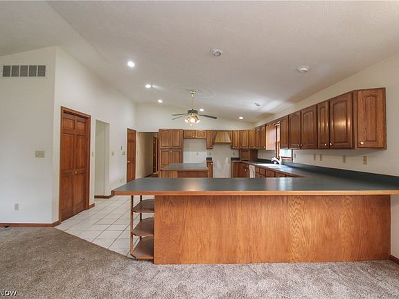 4th image of 548 W 39th St