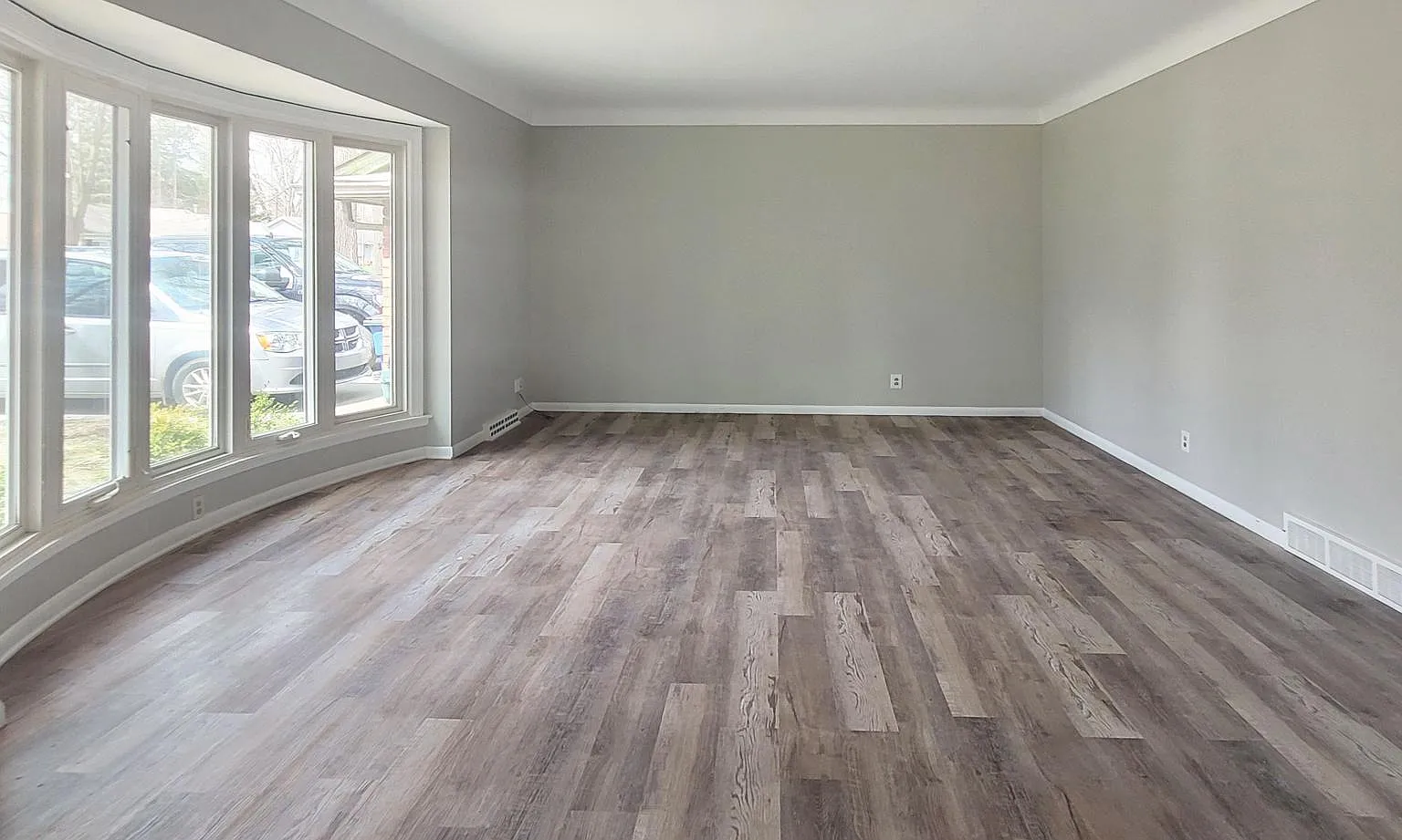 3628 Naples Dr — Photo 2