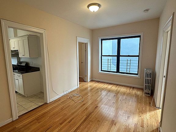 3rd image of 921 E 179th St APT 3D