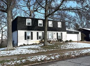 1018 Julianna Dr, Ballwin, MO 63011