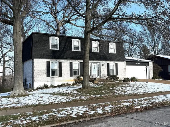 1018 Julianna Dr, Ballwin, MO 63011