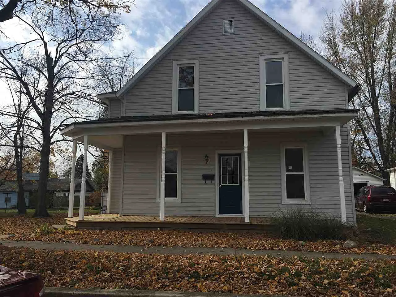 925 N Center St photo 1