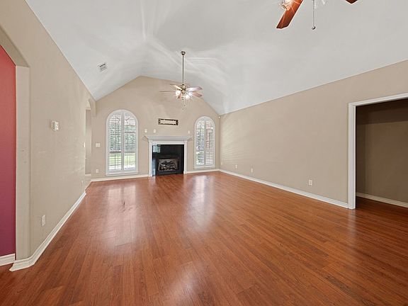4th image of 1074 Post Oak Rd