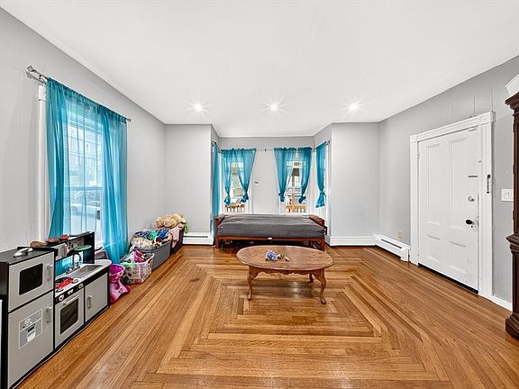 5th image of 40 Lincoln Ave