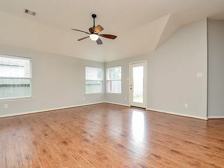 24514 Springwood Glen Ln — Photo 10