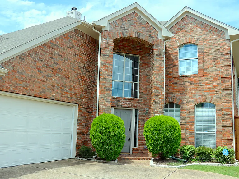 4021 Aladdin Dr — Photo 1