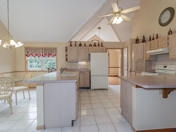 4th image of 13714 Maggie Ln