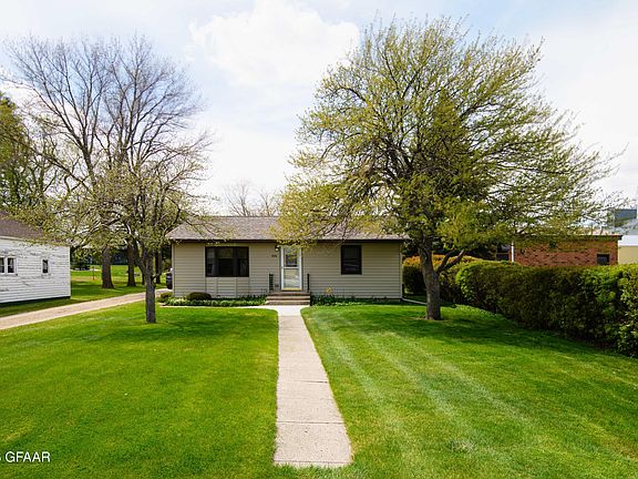 3rd image of 206 4th St S