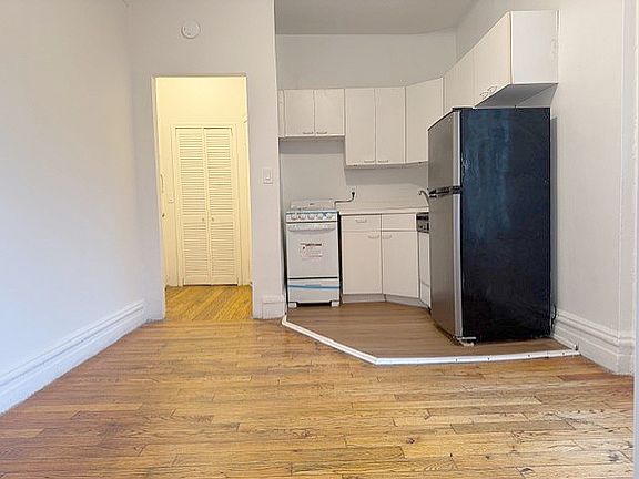3rd image of 363 W 57th St APT 4C