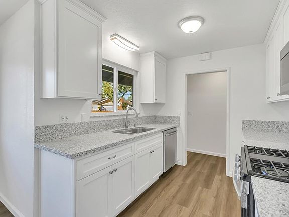 4th image of 916 Ventura Dr