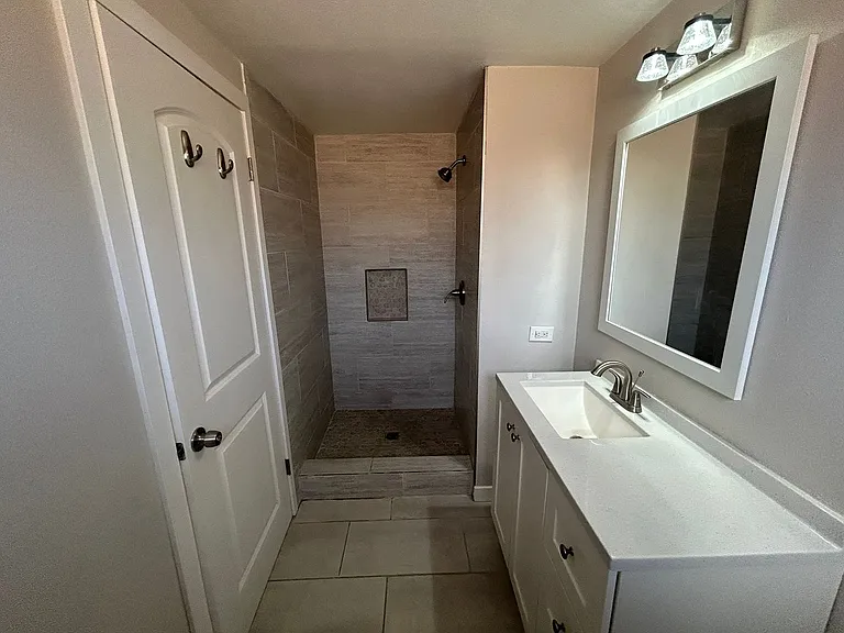 5402 Villas Dr — Photo 10