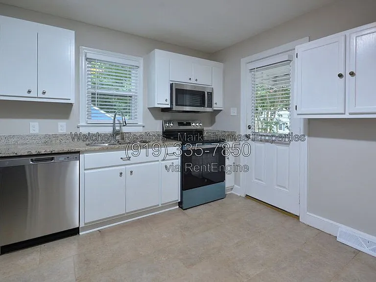 2405 Albany St — Photo 4