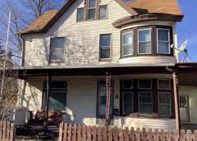 1st image of 123 E 2nd Ave