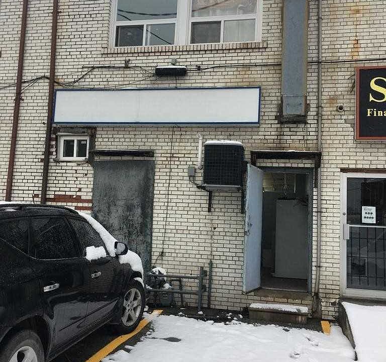 2nd image of 7058 Airport Rd