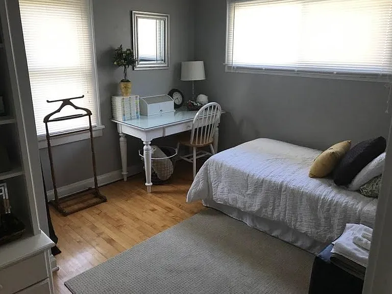 Bedroom 2 (1st floor)