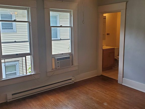 2nd image of 900 Rogers St #3