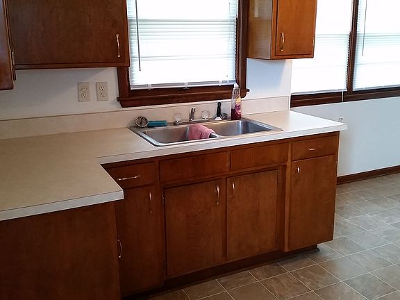 3rd image of 1009 Judson St