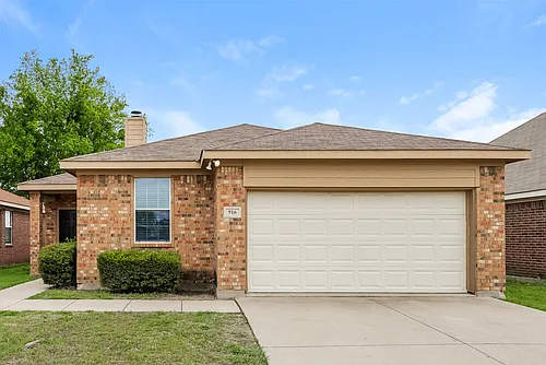 916 Buffalo Springs Dr Photo 1