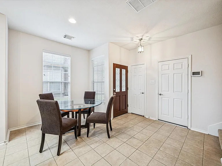 3206 Pearl Bluff Ln — Photo 3