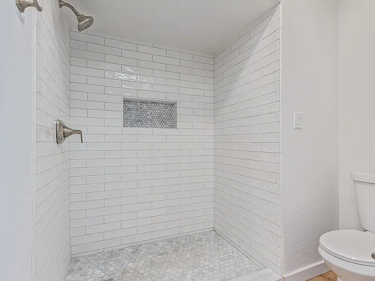 WALK-IN SHOWER