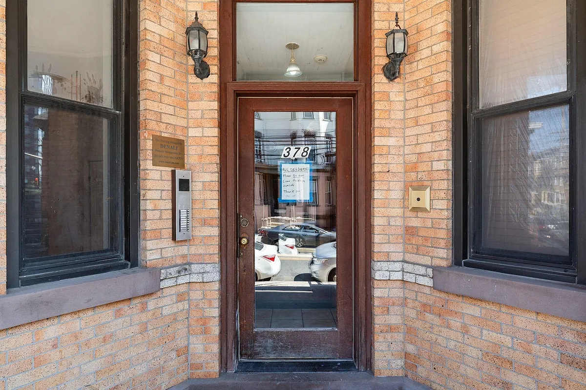 Building Photo - 378 Baldwin Ave #1L