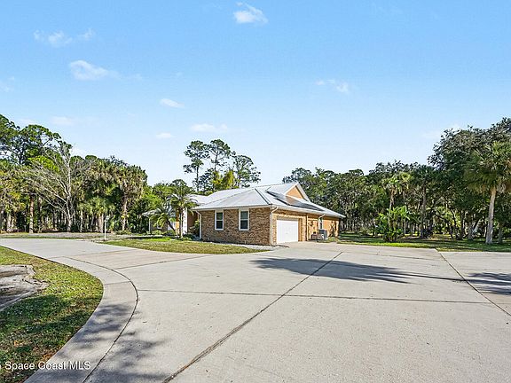 2nd image of 2956 Long Lake Dr