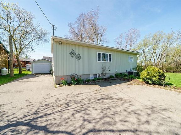 3rd image of 2970 Lakeshore Rd