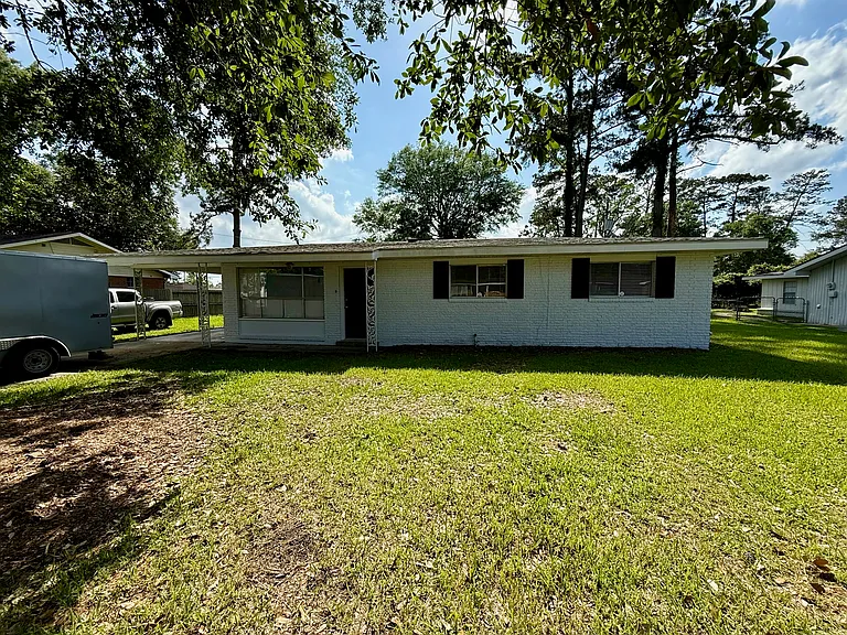 107 Sherry Dr — Photo 1