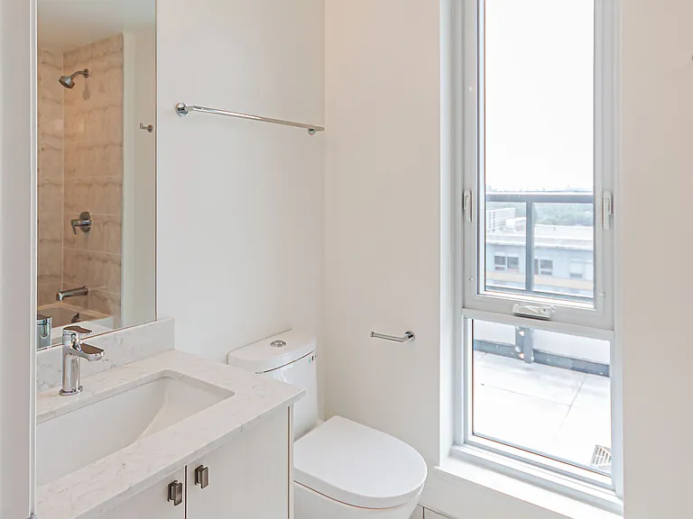 700 Sheppard Ave W #904 — Photo 22
