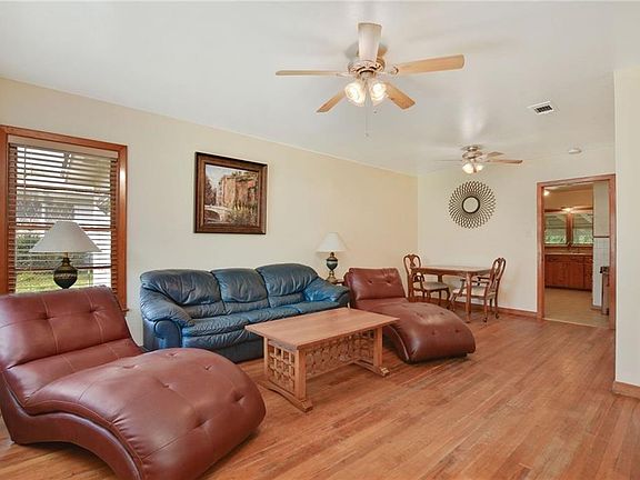 5th image of 528 Evelyn St