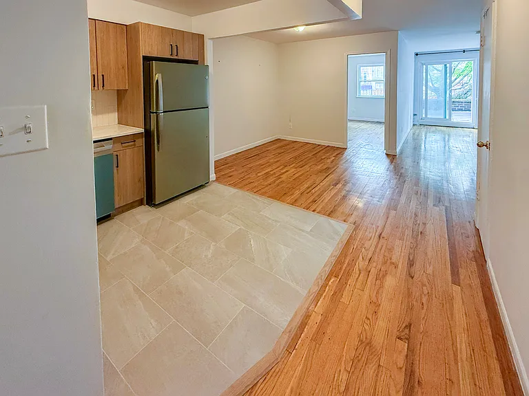 25-82 Steinway St #2 — Photo 2