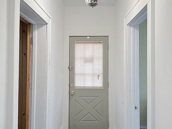 5th image of 102 E Lincoln Ave