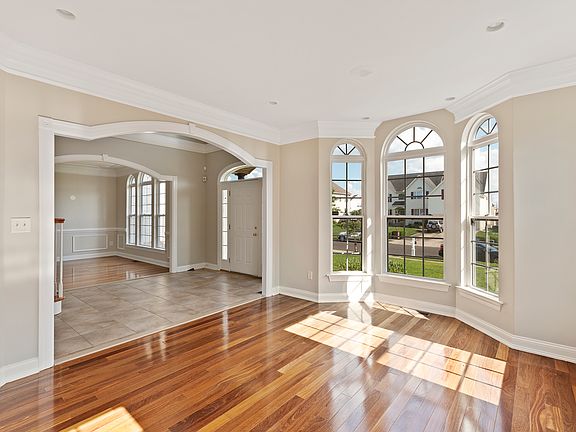 4th image of 721 Galleria Dr