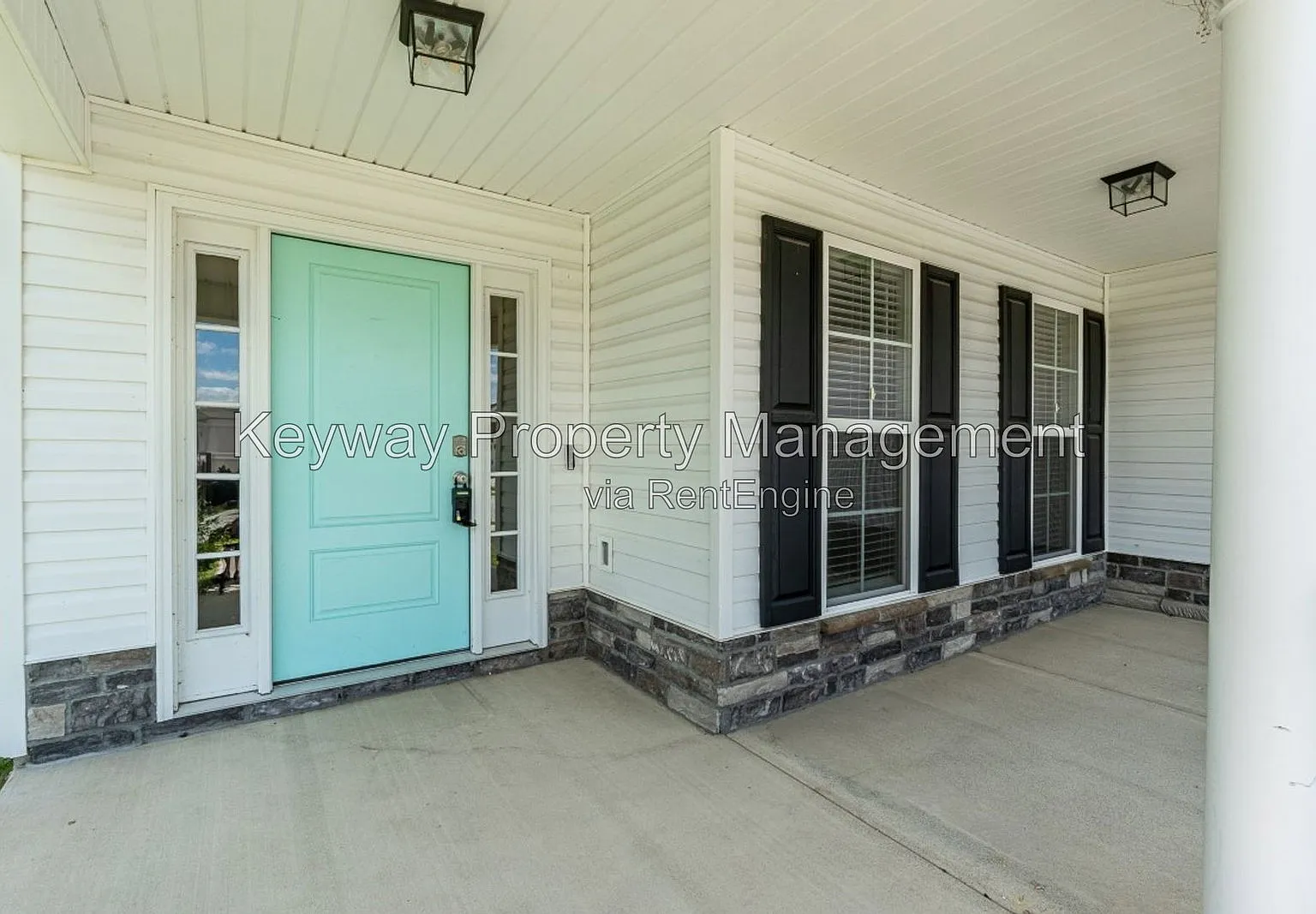 4 bed, 2.0 bath, 2053 sqft, $2,050 — Photo 2