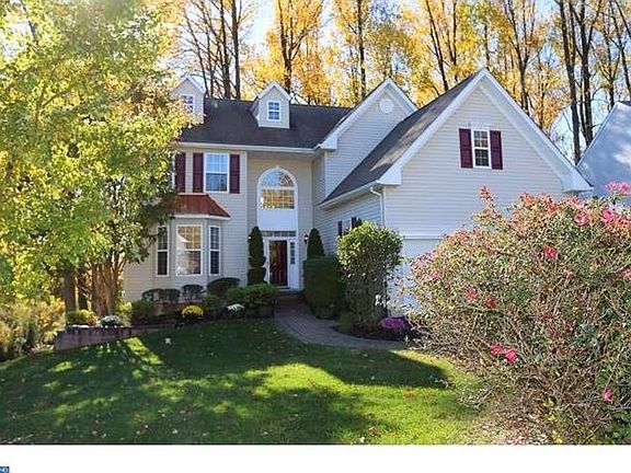 2nd image of 716 Carriage Cir