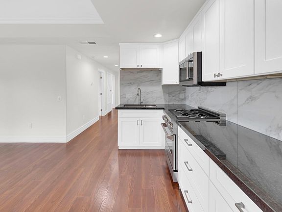 4th image of 1393 Park Hill Ln #1