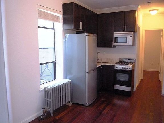 2nd image of 500 E 12th St APT 2