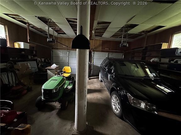 5th image of 68 Skidmore Ln