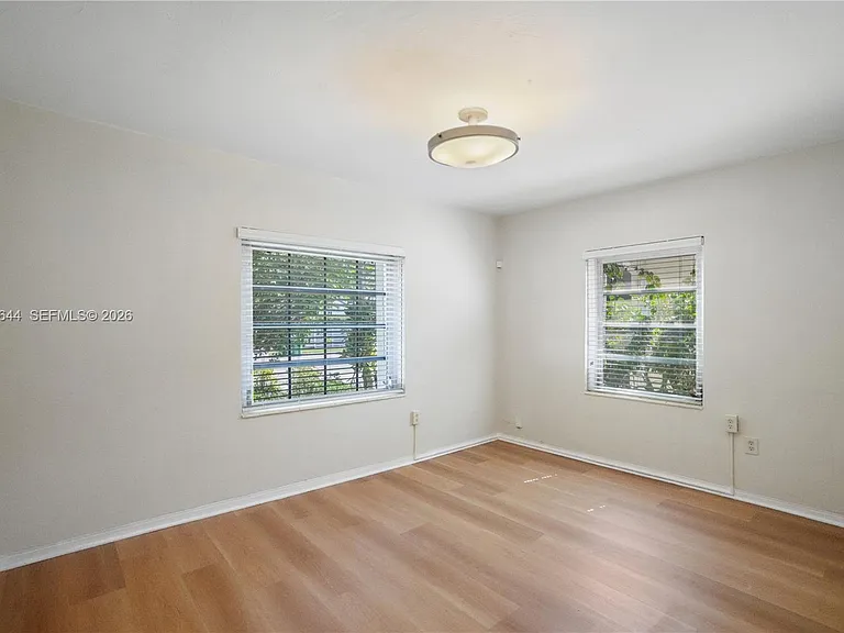 2460 SW 24th St — Photo 16