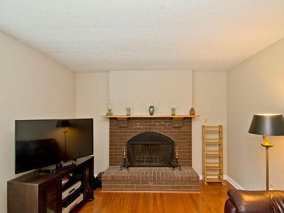 5th image of 340 Greenglade Ave