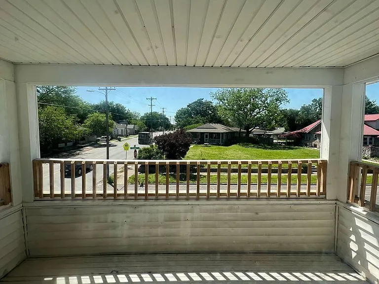 125-127 S Connor Ave — Photo 10