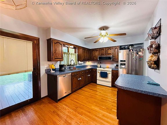 4th image of 1102 Thorne Rd