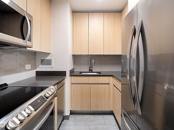 4th image of 800 5th Ave APT 7G
